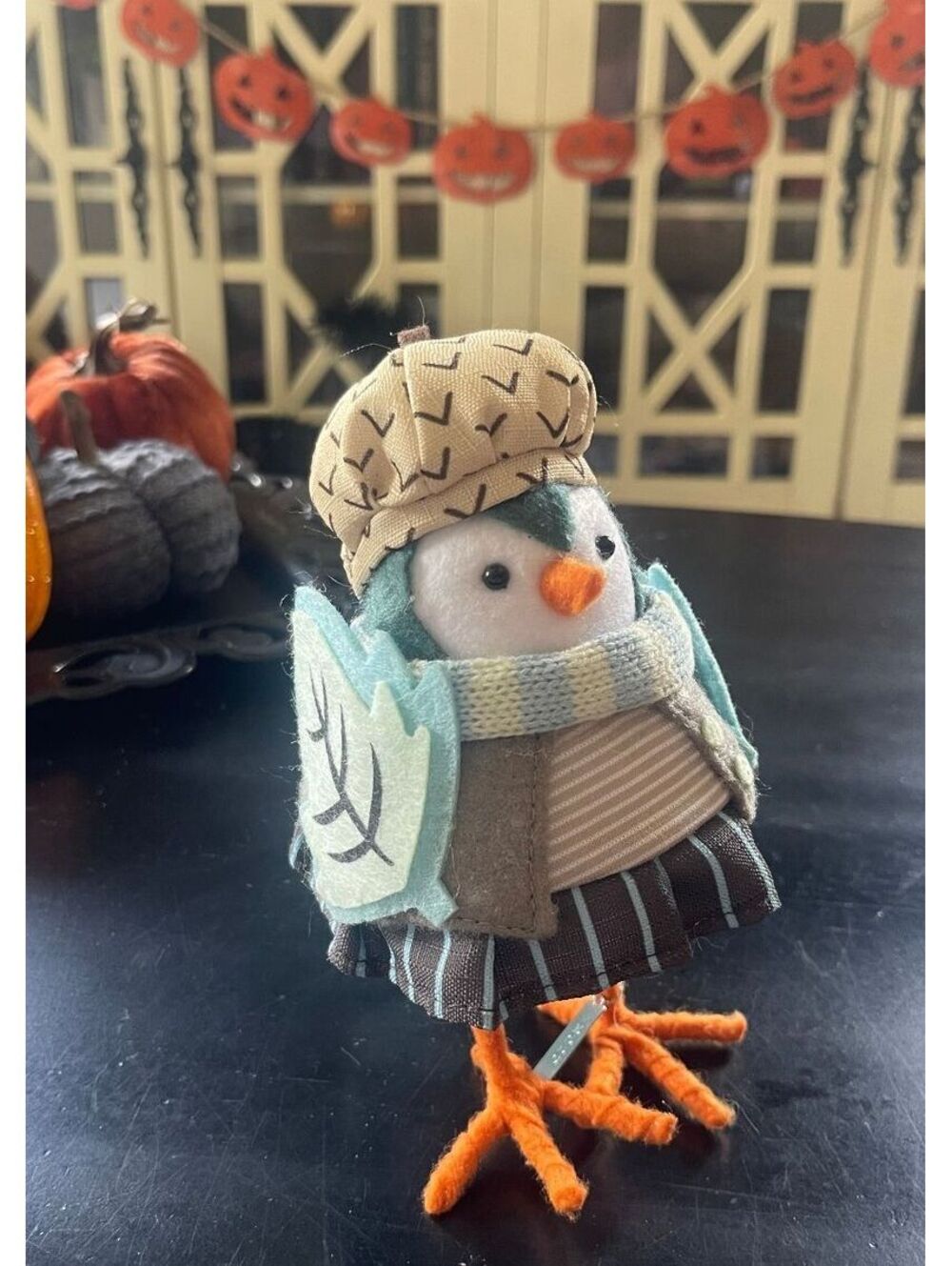 Maple 2020 Decorative Bird Figurine with Autumn Outfit